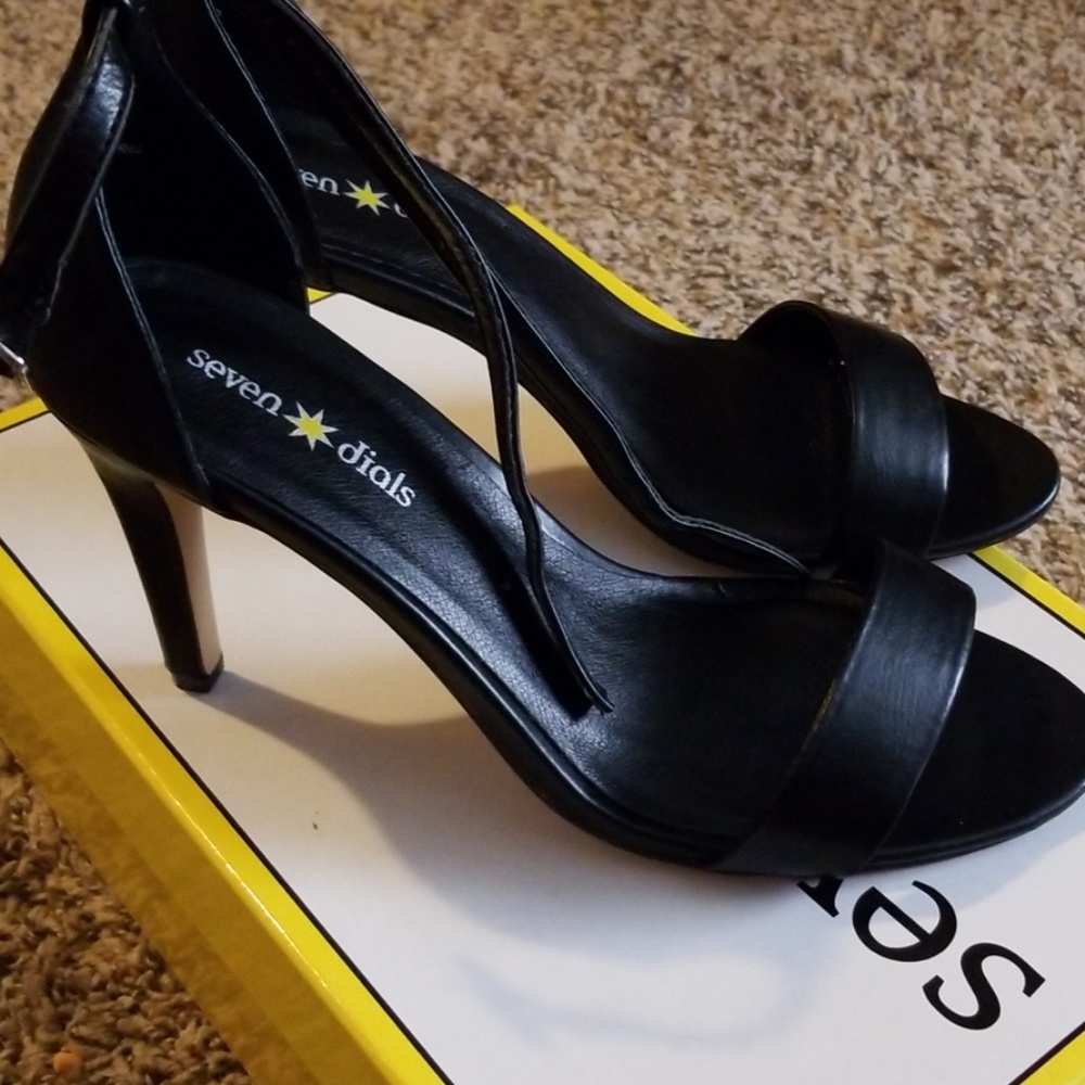 Heels - Picture 2 of 4